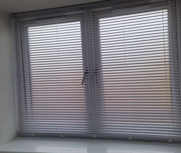 Studio Flat, Woodhouse Road, N12 - Photo 2