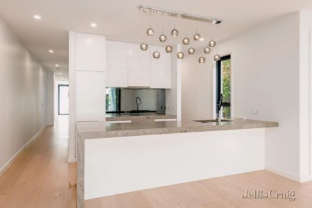 4 Bed, 3 Bath - Photo 5