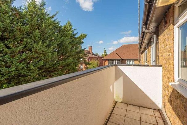 Holden Road, Woodside, N12 - Photo 1