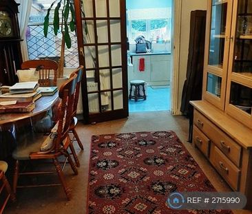 1 bedroom in a house share to rent - Photo 1