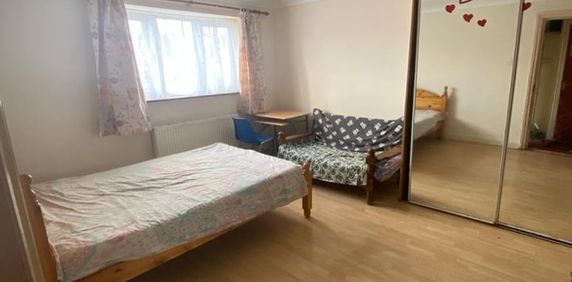 Room in a Shared Flat, Cheltenham Road, BS6 - Photo 2