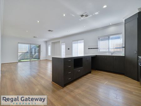 31 Birch Road, AUBIN GROVE WA 6164 - Photo 5