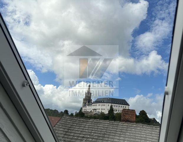 Preiswerte 2 DG-Zimmer Wohnung im Zentrum von Weida! - Foto 1