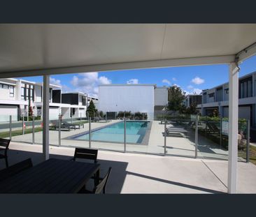58/4a Hansford Rd, Coombabah, Qld 4216 - Photo 2