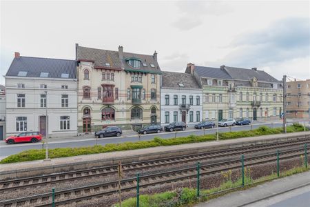 Gunstig gelegen opgeknapt appartement met terras. - Photo 2