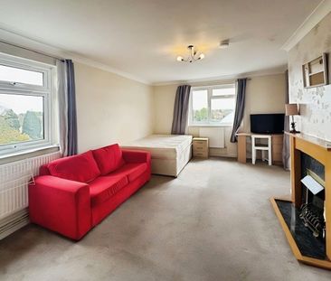 One-Bedroom House share - Photo 3