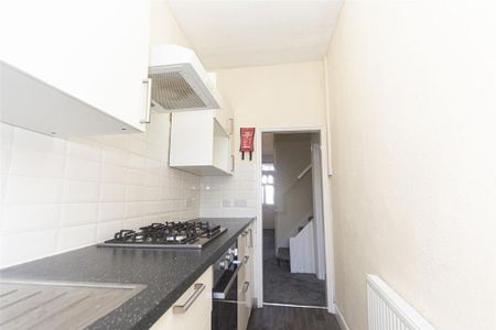 4 bedroom terraced house to rent - Photo 2