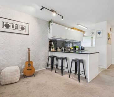 Sunny 2 Bedroom + Flexi Room Townhouse in Herne Bay - Photo 4