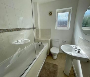 Room in a Shared House, Canal Court, B27 - Photo 3