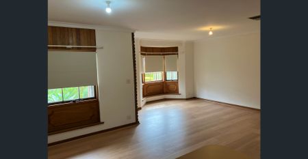 Neat colonial style unit - new flooring and freshly painted - Photo 2