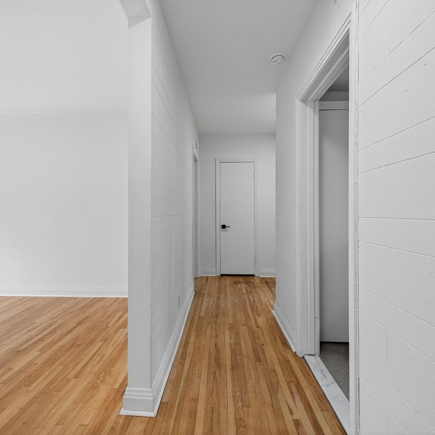 1561 Boul. Desmarchais, #6 - Photo 1