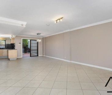 Tri Level Townhouse in the heart of Alexandria - Photo 3