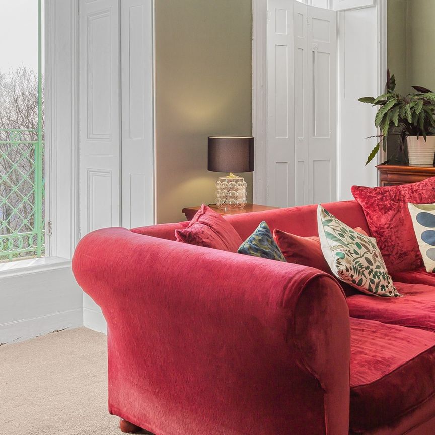 2 Bed Flat, Cornwallis Crescent, BS8 - Photo 1