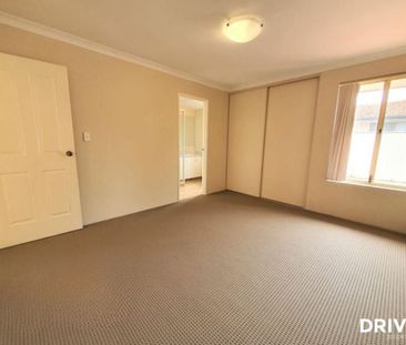 Spacious 3x2 Unit in a Quiet Complex - Photo 2