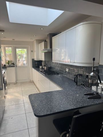 Room in a Shared House, Tennyson Road, E15 - Photo 3