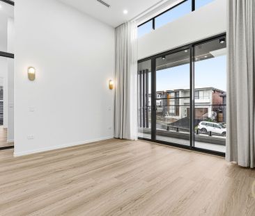 Smart, Luxury Home for Lease in Box Hill - Photo 1