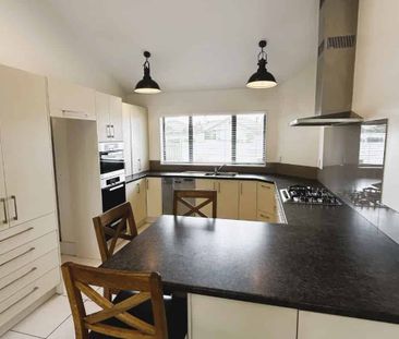 FOUR BEDROOMS - PAPAMOA - Photo 4