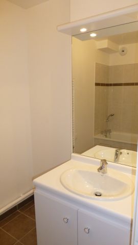 Location Appartement 3 pièces 62m² MONTEVRAIN 77144 - Photo 2