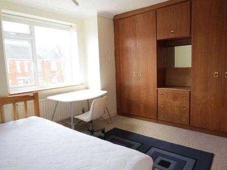 Bedroom Semi Detached House In Winton, BH9 - Photo 5