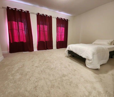 For Lease - 33 Wintergreen Crescent, Haldimand, Ontario - Photo 3