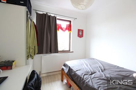 5 bedroom semi-detached house to rent - Photo 2