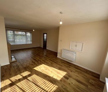 3 bedroom semi-detached house to rent - Photo 2