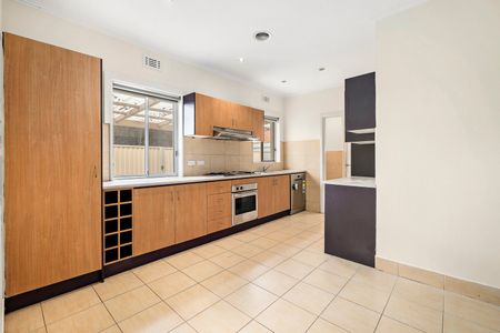 242 Parer Road, Airport West VIC 3042 - Photo 3