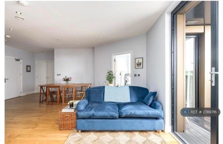 1 bedroom flat to rent - Photo 2