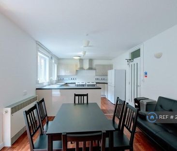 1 bedroom in a flat share to rent - Photo 5