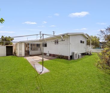 Family Living in the Heart of Mundingburra - Photo 5