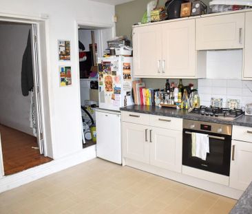 4 bedroom terraced house to rent - Photo 1