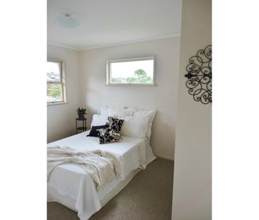 Superb Living - Unbeatable Location - Photo 6