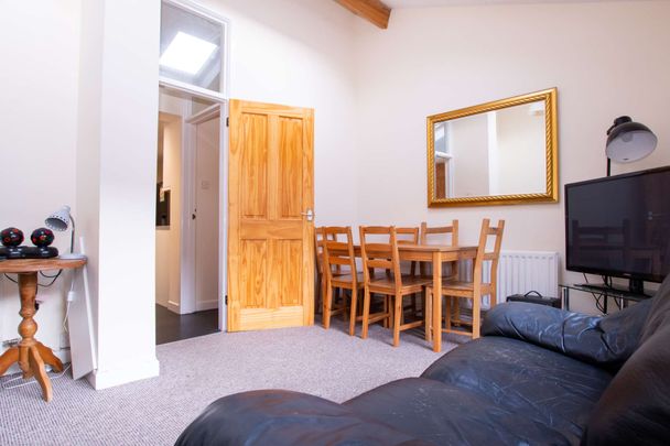 Unbeatable location! - Photo 1