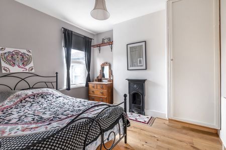 Terraced House to rent - Victoria Way, London, SE7 - Photo 3