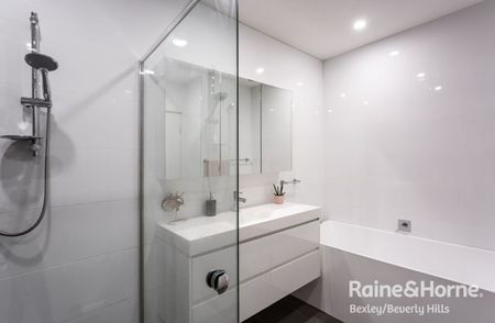 MODERN 5-BED DUPLEX IN PRIME LOCATION - Photo 5