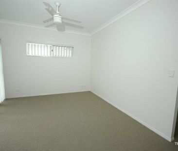 BEAUTIFUL FAMILY HOME WITH AIR-CONDITIONING CLOSE TO SHOPS - Photo 1