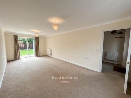 5 bedroom detached house to rent - Photo 2