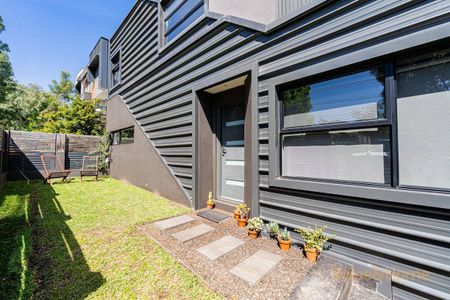 Stunning 2-Bedroom, 2-Bathroom Townhome in a Prime Location - Photo 3