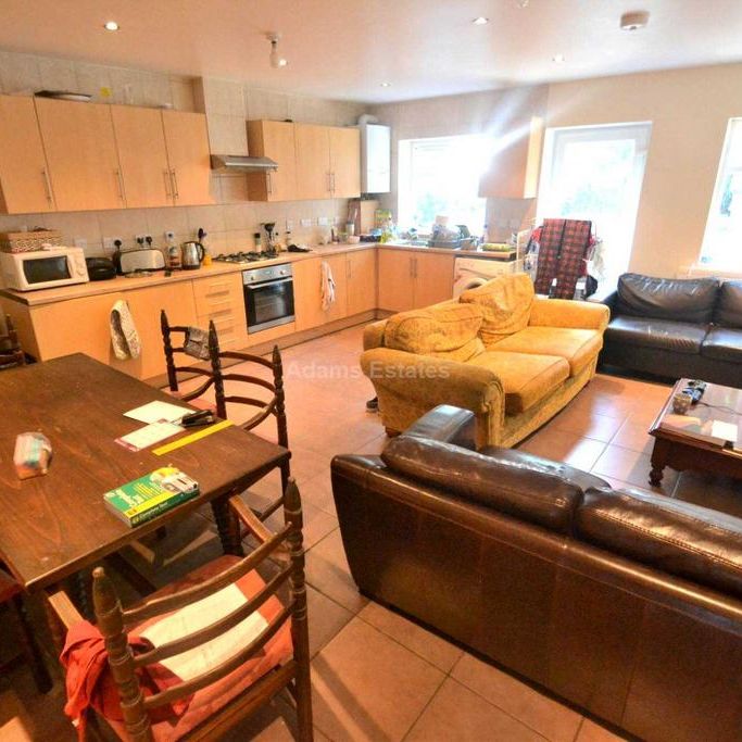 5 bedroom semi-detached house to rent - Photo 1