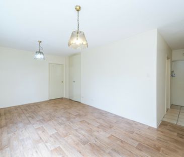 Quaint two bedroom, one bathroom apartment! - Photo 6