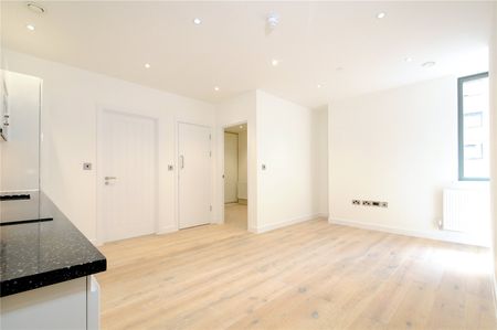 2 bedroom Flat in Garrard House, Reading - Photo 2