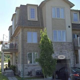 Spacious corner unit townhouse - Photo 4