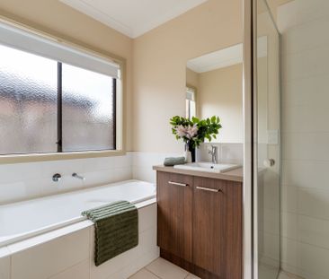 Modern Family Home - Photo 3