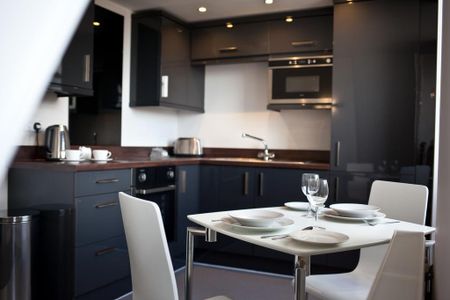 1 bedroom in a flat share to rent - Photo 5