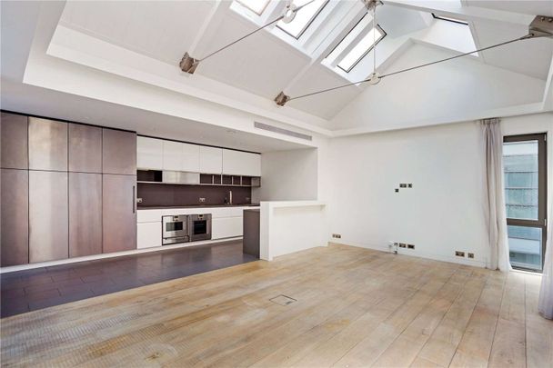 Two bedroom apartment with a terrace in Mayfair. - Photo 1