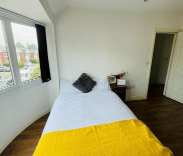 1 bedroom in a house share to rent - Photo 4