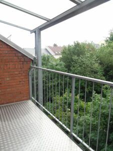 Bismarckstr. 4, Wohnung 7 ~~~ Dachgeschoss, Balkon, Badezimmer mit Eckbadewanne, Abstellraum im Treppenhaus, Dachboden, Keller - Foto 3