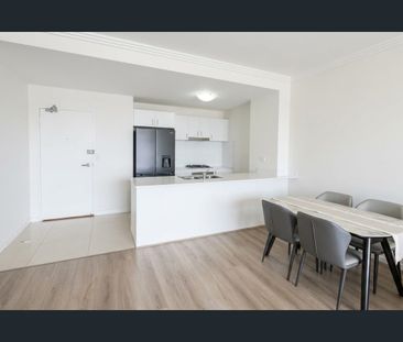 Spacious & Modern 2-Bedroom Apartment with Sun-Drenched Balcony - Photo 2
