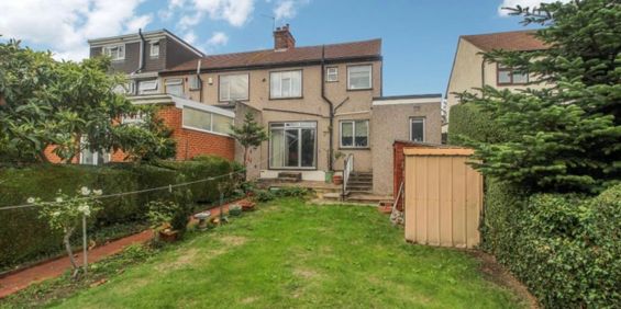 3 Bed Terraced House, Staines Road, IG1 - Photo 3