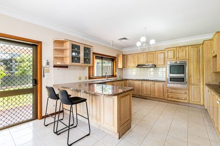 Beautifully Renovated Family Home - Photo 5